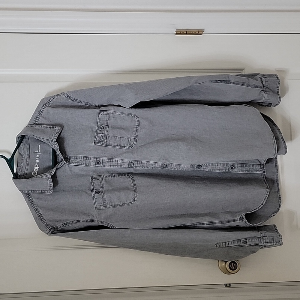 GAP Gray Casual Button Down Shirt